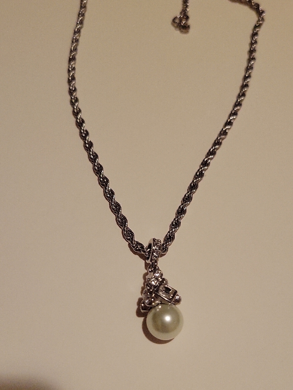 GIVENCHY PEARLS & CRYSTAL PENDANT Silver Plated Rope Chain Necklace